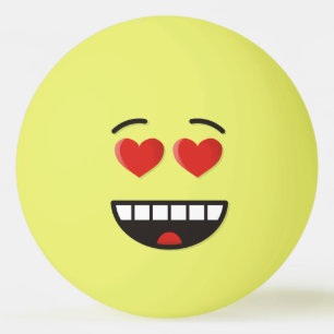 Lächelndes Gesicht mit herzförmigen Augen Pingpong Tischtennisball