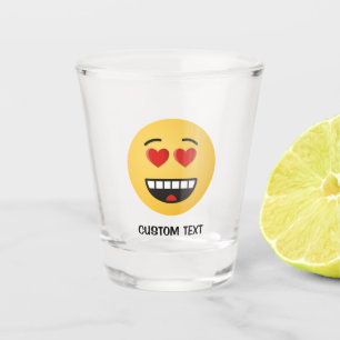 Lächelndes Gesicht mit herzförmigen Augen Schnapsglas