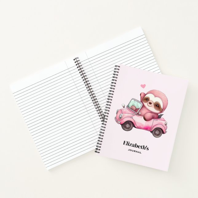 Lächelndes rosa Faultier, das ein Cabrio antreibt Notizbuch (Innenseite)