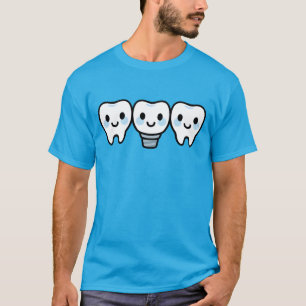 Lächelndes Zahnimplantat T-Shirt