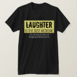 Lachen ist die beste Medizin Funny Motivierend T T-Shirt<br><div class="desc">In diesem motivierend und inspirierenden Design steht "Lachen ist die beste Medizin" und darunter steht "bis Sie merken,  dass ein eiskaltes Bier für Sie gewartet ist". Jeder Text kann aktualisiert werden,  um mit Ihren Lieblingssachen zu personalisieren! Eine tolle Geschenkidee für Papa,  diesen lustigen Onkel oder einen Biertrinker.</div>