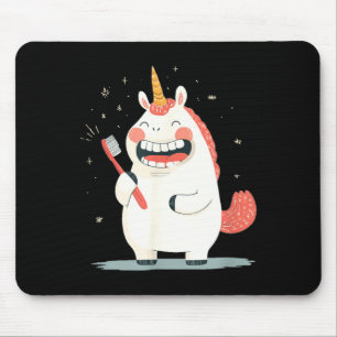 Lachendes Einhorn mit Zähnen kümmert sich um die Z Mousepad