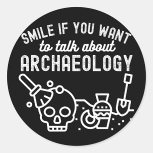 Lächle, wenn du über Archäologie will Runder Aufkleber