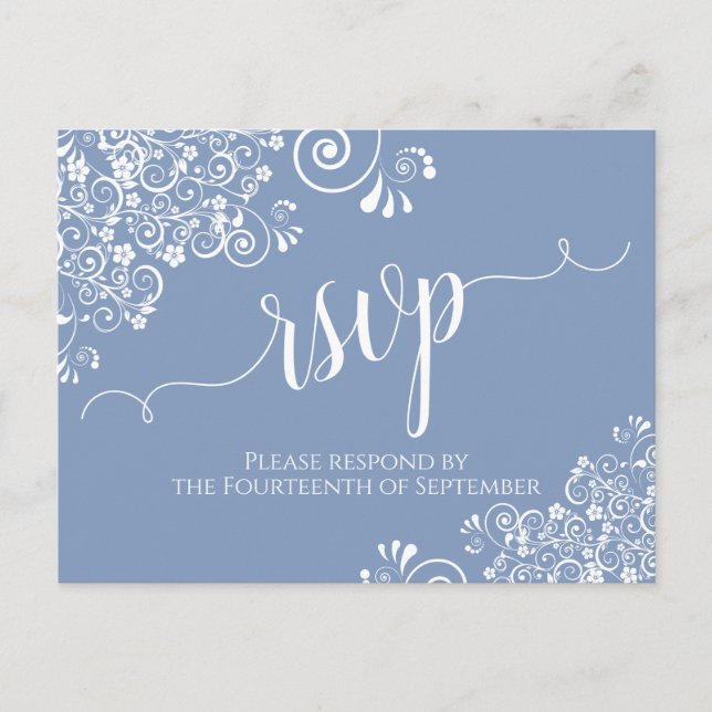 Lacy White Calligraphy on Dusty Blue Wedding RSVP Postkarte (Vorderseite)