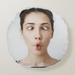 Laden Sie Ihr lustiges Gesichtsfoto Selfie hoch  Rundes Kissen
