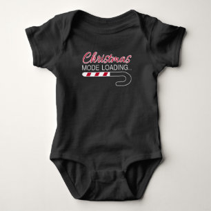 Ladung im Weihnachtsmodus - X Mas Candy Cane Load Baby Strampler