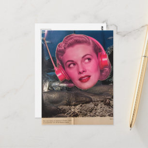 Lady hört Musik im Meer mit Haien Postkarte