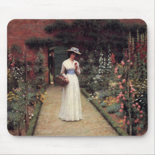 Lady in einem Garten Mousepad