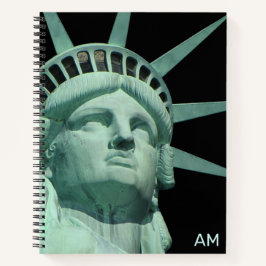 Lady Liberty und Monogram auf Black Notizbuch
