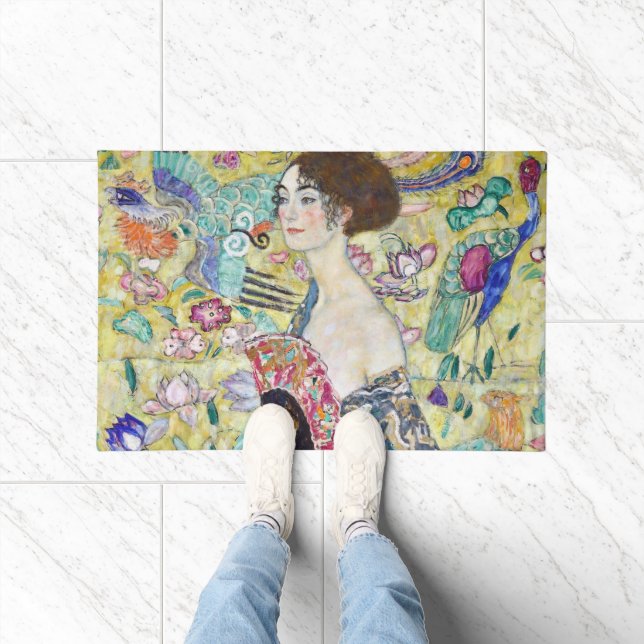 Lady mit einem Fan, Gustav Klimt Fußmatte (Indoor)
