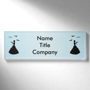 Lady mit Liebe Letter in Schwarzen Silhouette Dove Namenschild