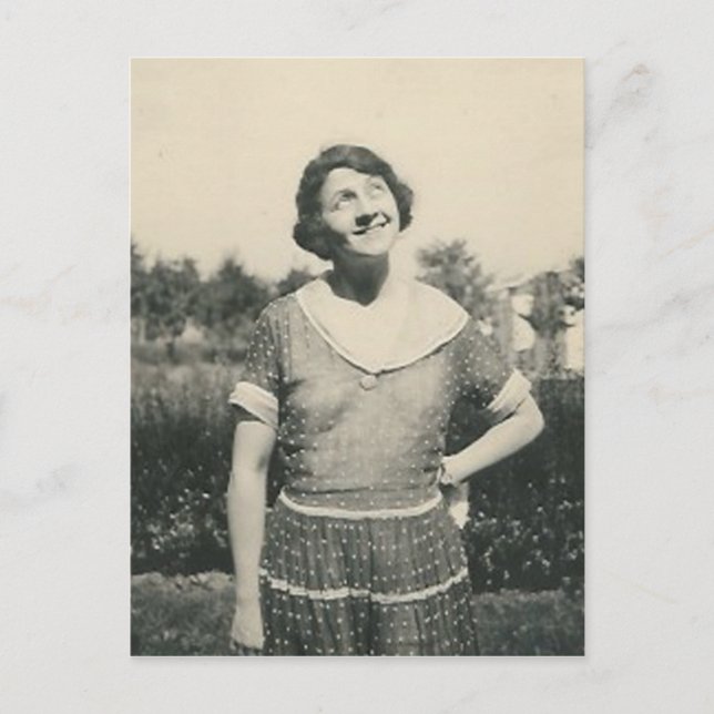 Lady mit lustiger Postkarte (Vorderseite)