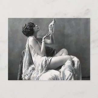 Lady mit Perlen Postkarte
