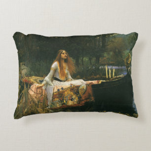 Lady of Shalott auf Boot von John William Waterhou Zierkissen