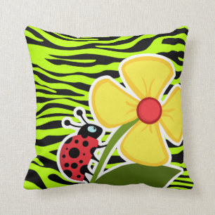 Ladybug auf Chartreuse Zebra Stripes Animal Print Kissen