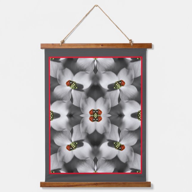 Ladybug auf Dogwood-Blume Abstrakte Natur Wandteppich Mit Holzrahmen (Vorderseite)