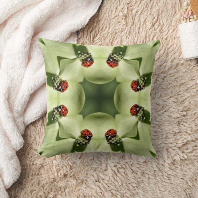 Ladybug On Dogwood Nature Art   Kissen (Decke)