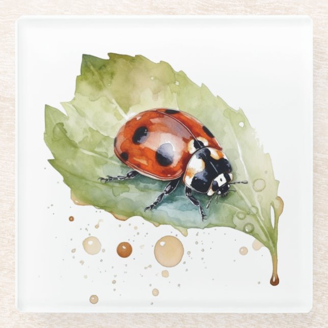 Ladybug sitzt auf einem Blatt in lebendiger Wasser Glasuntersetzer (Vorderseite)