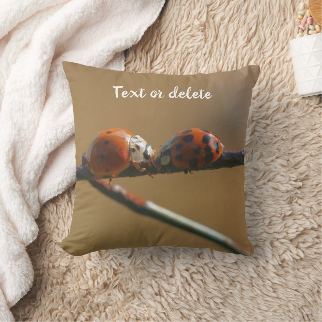 Ladybugs auf einem Drahtzaun Personalisiert küssen Kissen (Decke)