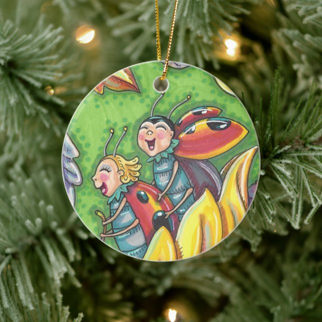 LADYBUGS, DIE AUF FALLENDEN AUTUMNSTÜCKEN REITEN,  KERAMIK ORNAMENT (Baum)