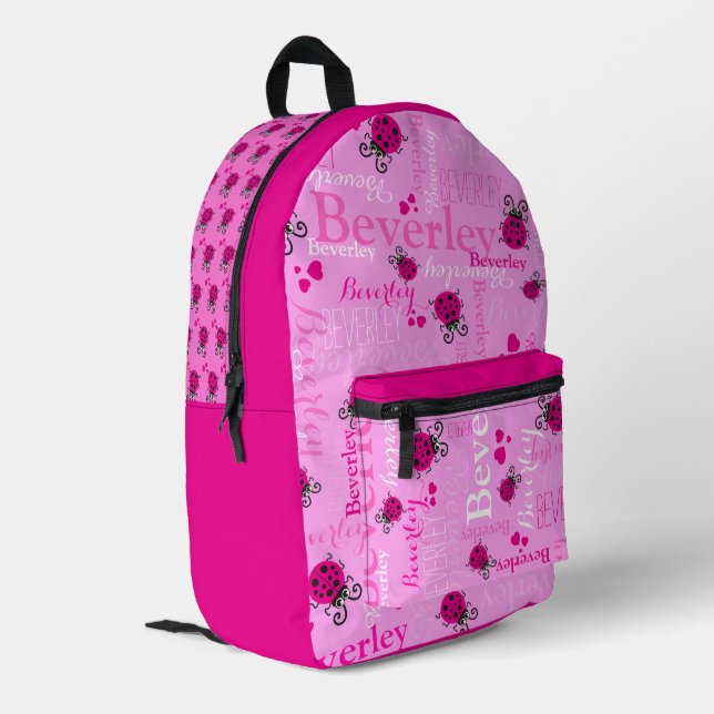 Ladybugs personalisierter Name überall in Rosa Bedruckter Rucksack (Rückseitige Ecke links)
