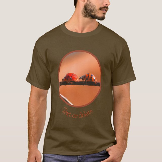 Ladybugs Play folgt dem Leader Personalisiert T-Shirt (Vorderseite)