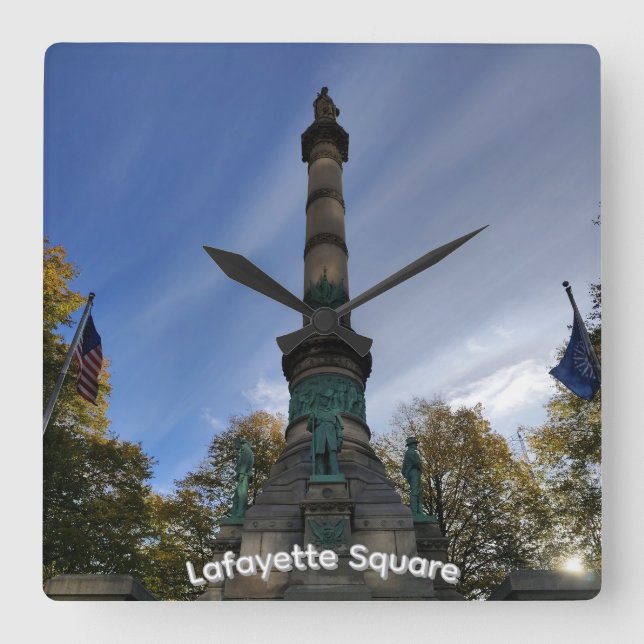 Lafayette Square Wall Clock Quadratische Wanduhr (Vorderseite)