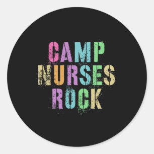Lagerkrankenschwestern rocken lustige Camping-Medi Runder Aufkleber