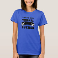 L'agilité drôle poursuit le T-shirt de tunnel