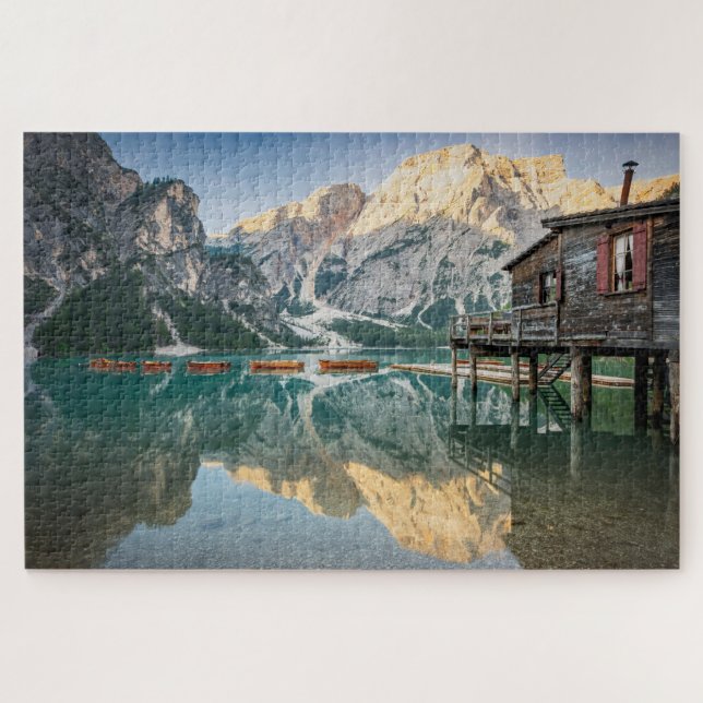 Lago di Braies in den Dolomiten in Italien (Horizontal)