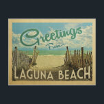 Laguna Beach Vintage Travel Postkarte<br><div class="desc">Dieses Vintage Design aus der Postkarte von Laguna Beach besticht durch einen Sandstrand mit türkisblauem Meerwasser und einen blauen Himmel mit blauen,  blauen Wolken. Im Vintage Reisen Stil.</div>