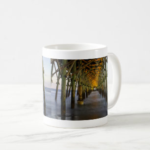 Laisser Briller La Lumière À Travers La Mug De Caf