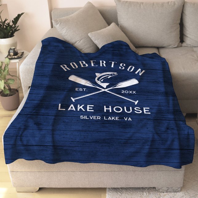 Lake House Familienname Rustic Blue Wood Fleecedecke (Von Creator hochgeladen)