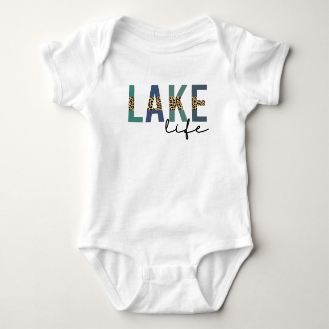 Lake Life Cheetah Print Typografy Baby Strampler (Vorderseite)