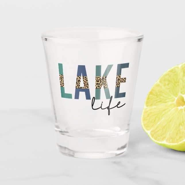 Lake Life Cheetah Print Typografy Schnapsglas (Vorderseite)