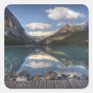 Lake Louise bei Sonnenaufgang, Banff National Park Quadratischer Aufkleber