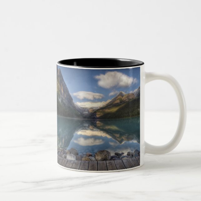 Lake Louise bei Sonnenaufgang, Banff National Park Zweifarbige Tasse (Rechts)