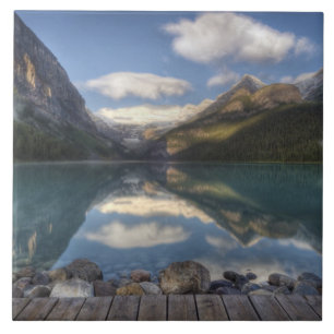 Lake Louise bei Sonnenaufgang, Banff-Nationalpark, Fliese