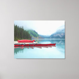 Lake Louise Canoes am Misty Day Leinwanddruck