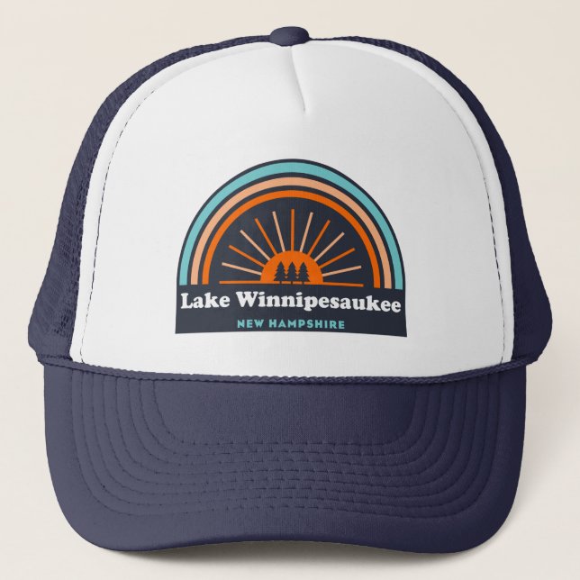 Lake Winnipesaukee New Hampshire Rainbow Truckerkappe (Vorderseite)