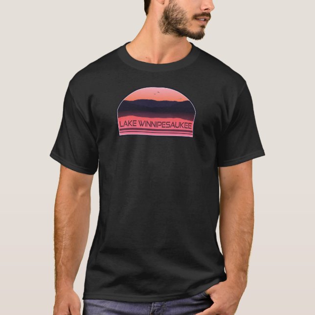 Lake Winnipesaukee New Hampshire Red Sunrise T-Shirt (Vorderseite)