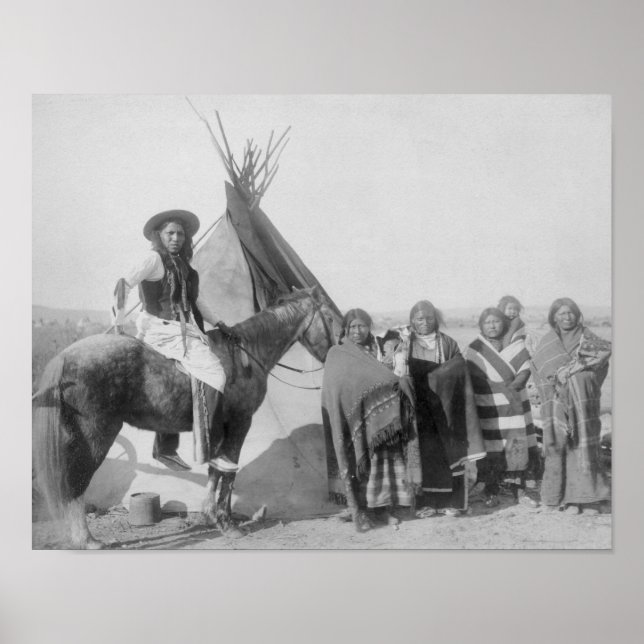 Lakota Frauen mit Säuglingen und Mann am Pferd Poster (Vorne)
