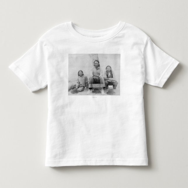 Lakota indische Jugendliche im Western-Kleid Kleinkind T-shirt (Vorderseite)