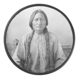 Lakota Leader sitzt Bull Native Amerikanische Urei Eishockey Puck