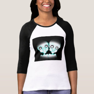 L'alien morbide jumelle des femmes de T-shirt
