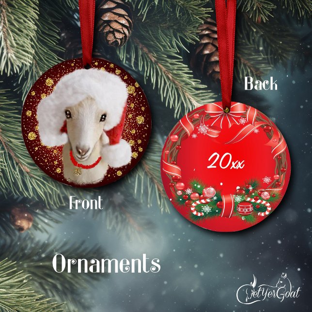 LaMancha Ziege Weihnachtsmannmütze Weihnachtsschmu Keramik Ornament (Pretty oil portrait of a  LaMancha dairy goat in Santa hat , gold snowflakes - dated #zazzlemade )