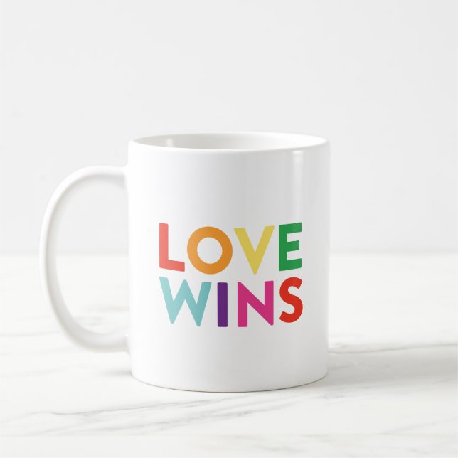 L'amour gagne la tasse de café de | (Gauche)