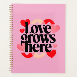 L'amour grandit ici - Typographie moderne du cœur