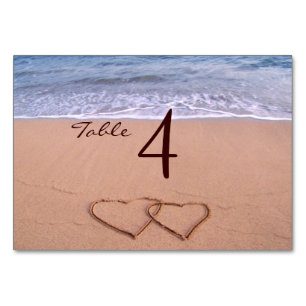 L'amour sur les cartes de table de plage