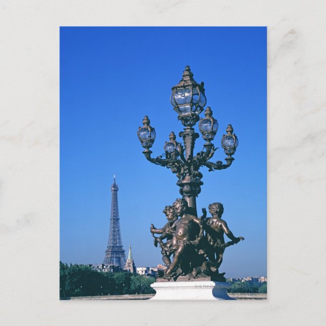 Lampenpost auf Pont Alexandre III Brücke und Postkarte (Vorderseite)